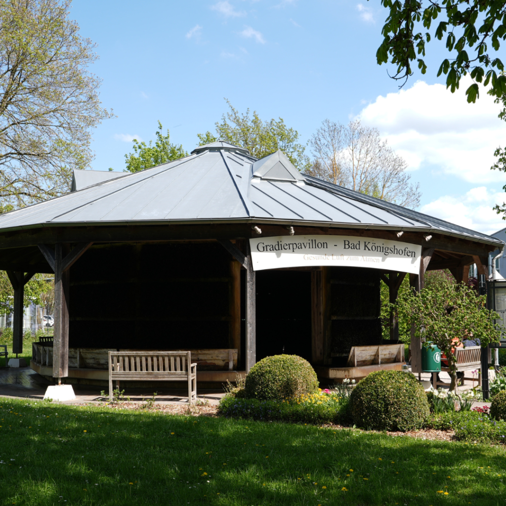 Gradierwerk im Kurpark Bad Königshofen – gesunde Sole-Luft zum Durchatmen in unmittelbarer Nähe der Ferienwohnung GoJa